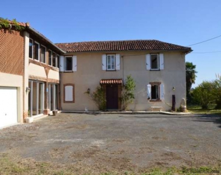Superbly restored country house with..