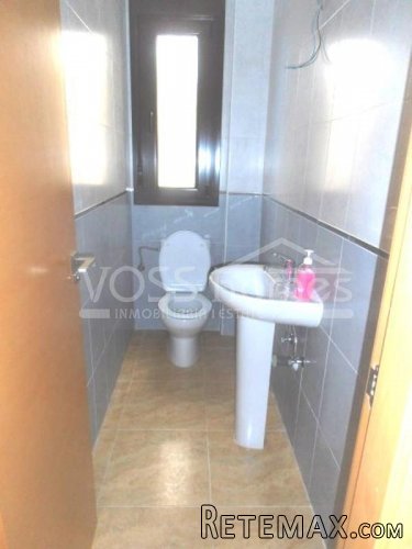 A bargain, well presented, 3 bed, 2 bath triplex 2 storey.. - 18