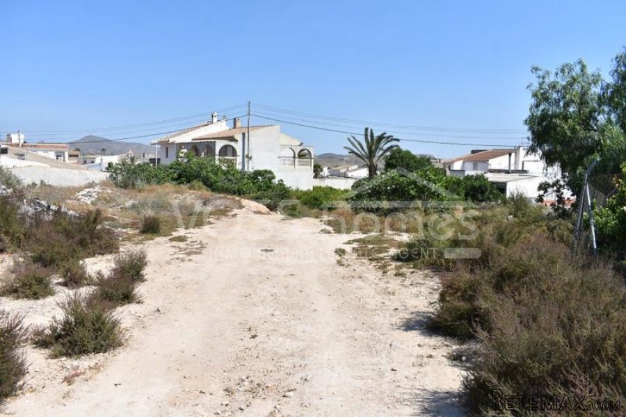 Great buisness option, a total of 2325m2 URBAN land located.. - 8