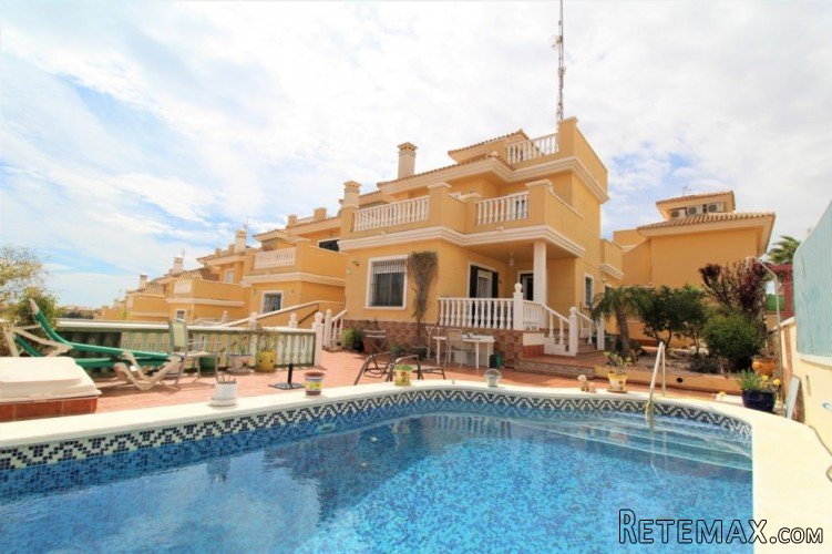 Spacious 3 Bed 2 Bath Detached Villa with Private Pool..