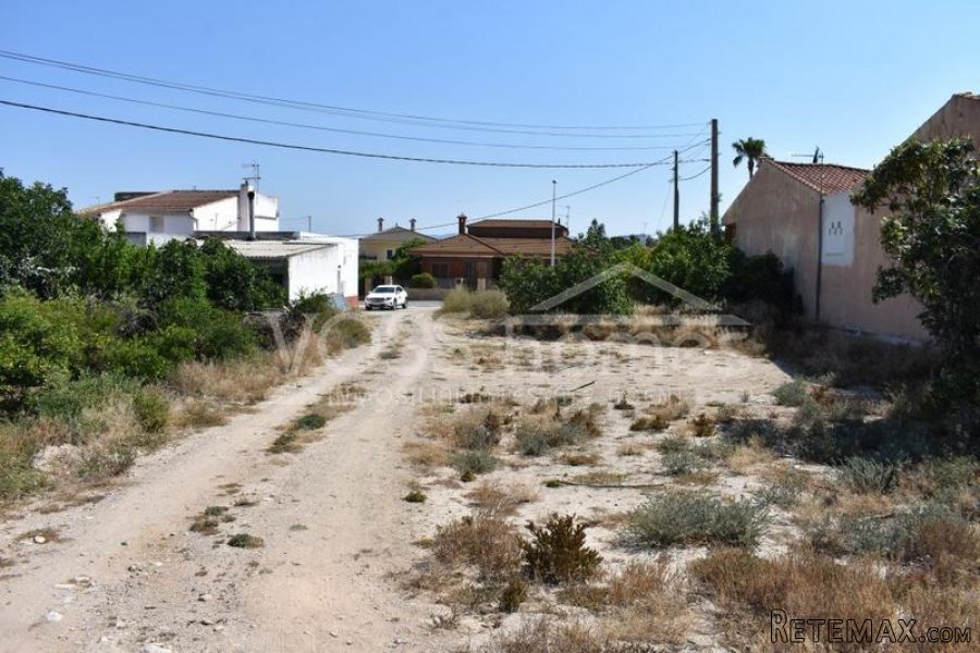 Great buisness option, a total of 2325m2 URBAN land located.. - 9