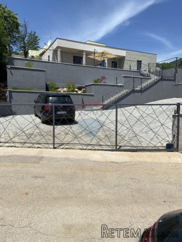 Opatija, Ičići, samostojeća kuća s bazenom, površine 163 m2 - 9