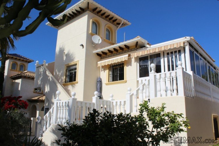 Detached &nbsp;South West Facing 4 Bedroomed Villa with..