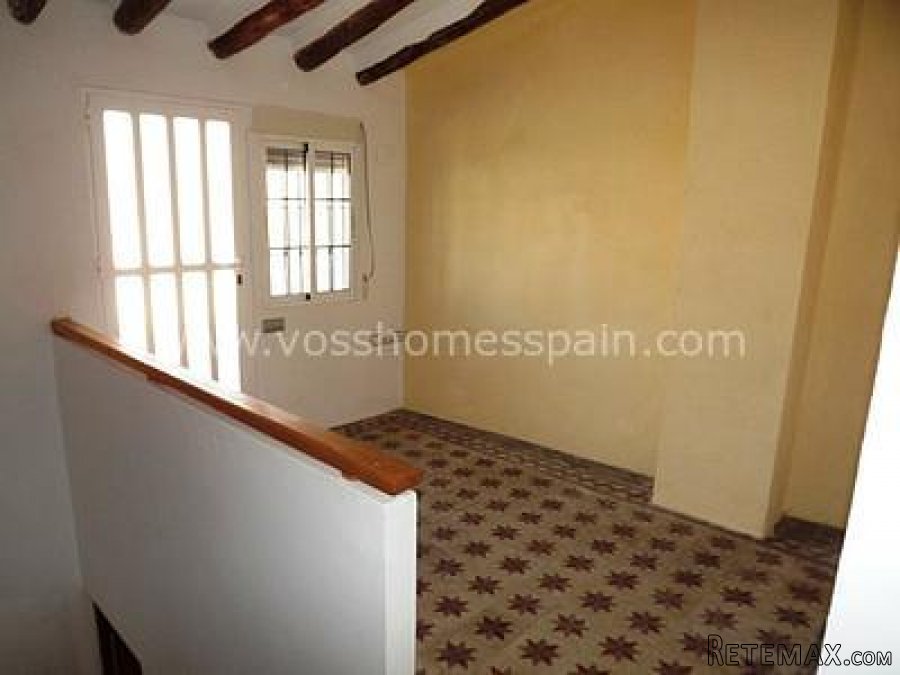 Large 4 bedroom, 2 bathroom, semi detached village house.. - 2