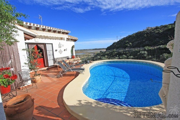 Well priced villa for sale with views to the mountain and.. - 2