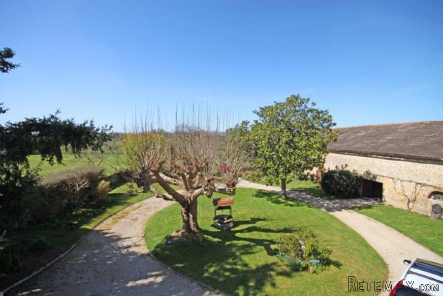 Pressac (86) - Beautiful manoir with heated pool, large barn.. - 4