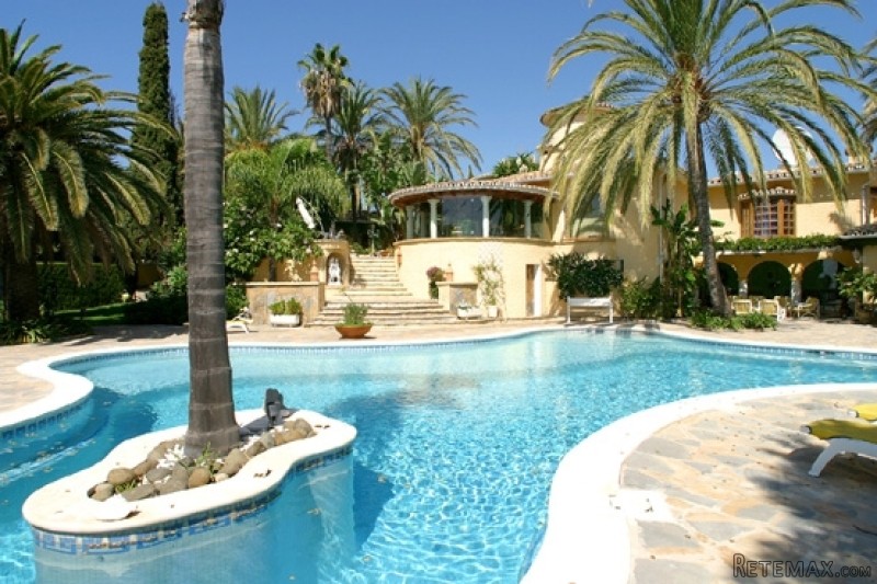 Villa for sale in Marbella East..