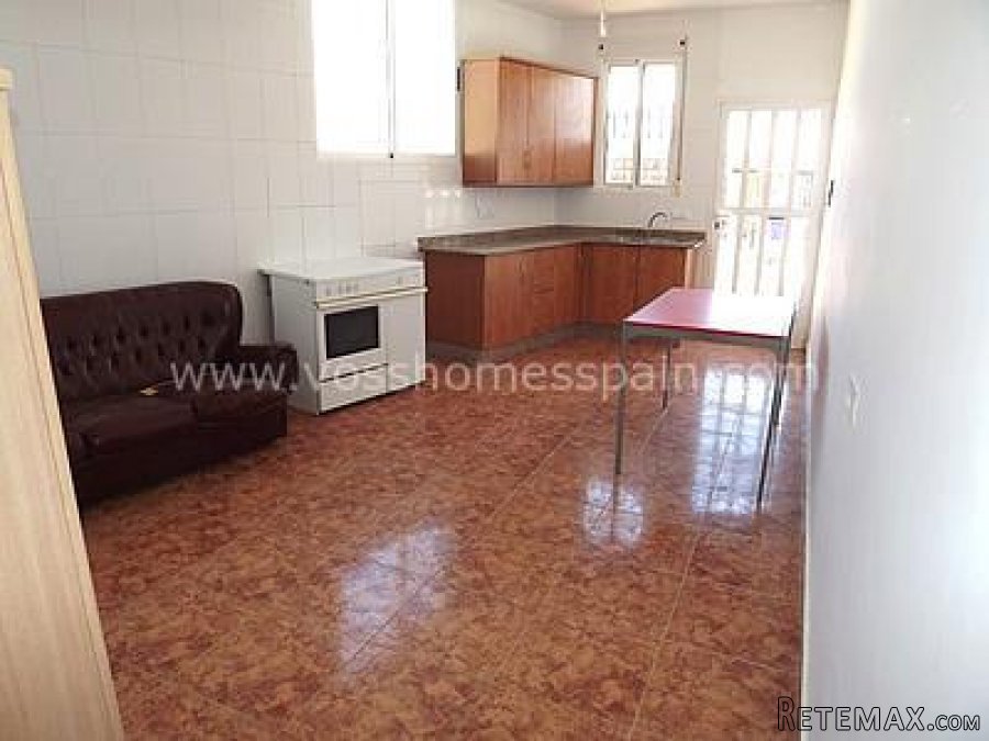 Large 4 bedroom, 2 bathroom, semi detached village house.. - 5