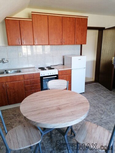 Prodaja kuce sa vise stanova i garazom Indjija - 7