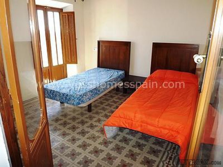 Large 4 bedroom, 2 bathroom, semi detached village house.. - 7
