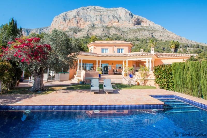 6 Bedroom Villa In Javea - 2