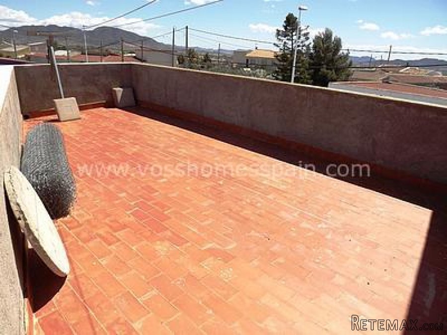 Large 4 bedroom, 2 bathroom, semi detached village house.. - 9