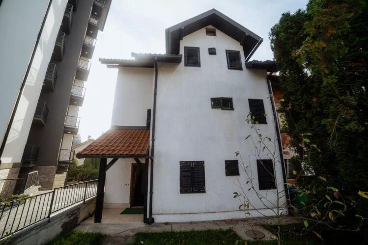 Prodajem fantastičnu kuću sa 3 LUX apartmana na najlepšoj lokaci - 30