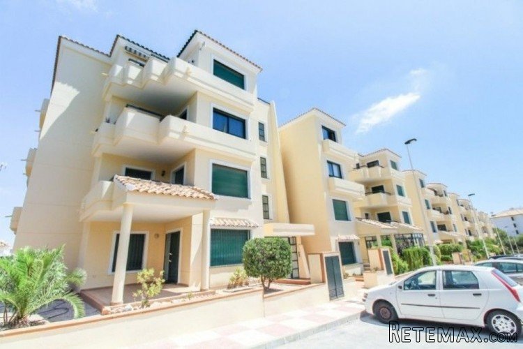 South Facing 2 Bed 2 Bath Apartment within the Canpoamor..