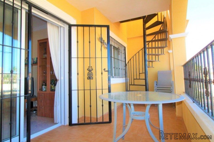 2 Bed 1 Bath Apartment with Private Solarium within Las..