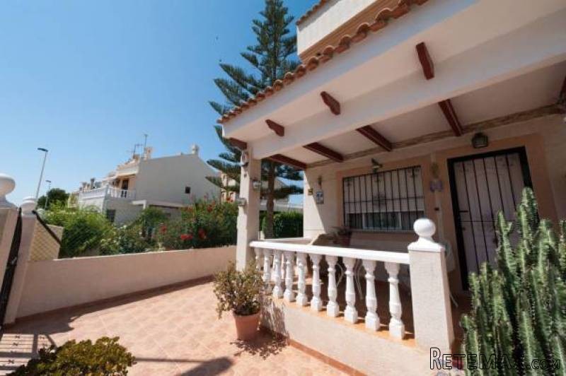 3 Bedroom 2 Bathroom Townhouse In.. - 2