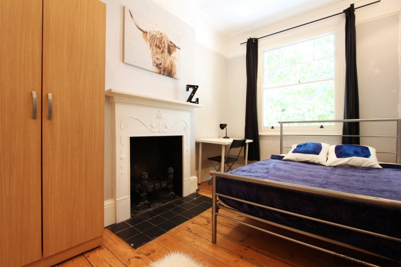 Single with double bed near Putney..