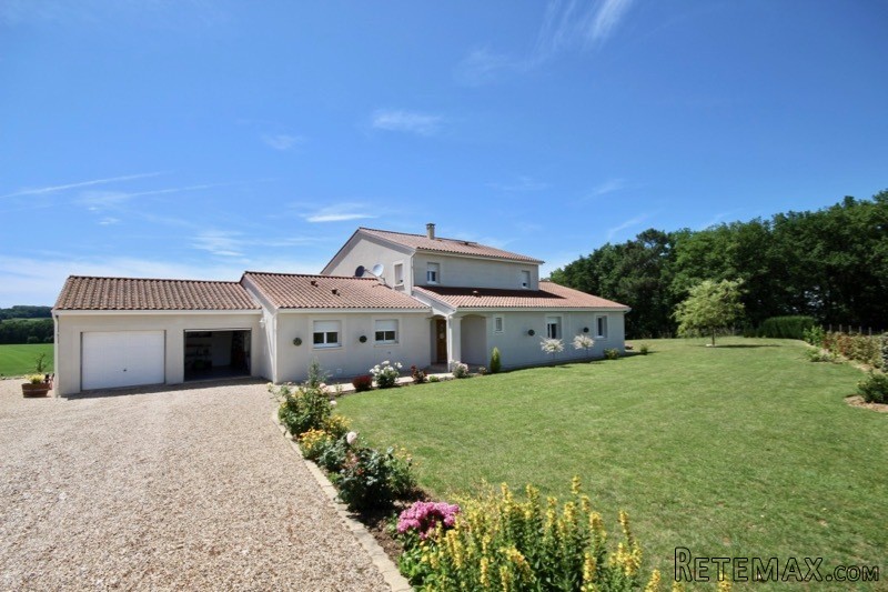 Stunning 3/4 Bedroom Architecturally..