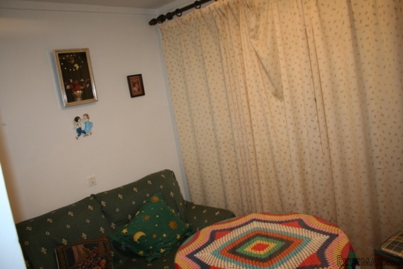 3 bedroom, 1 bathroom Townhouse, (build.. - 2