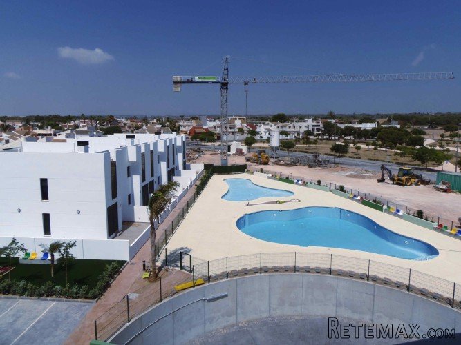 Los apartamentos se ubican en Mil Palmeras, en un complejo.. - 4