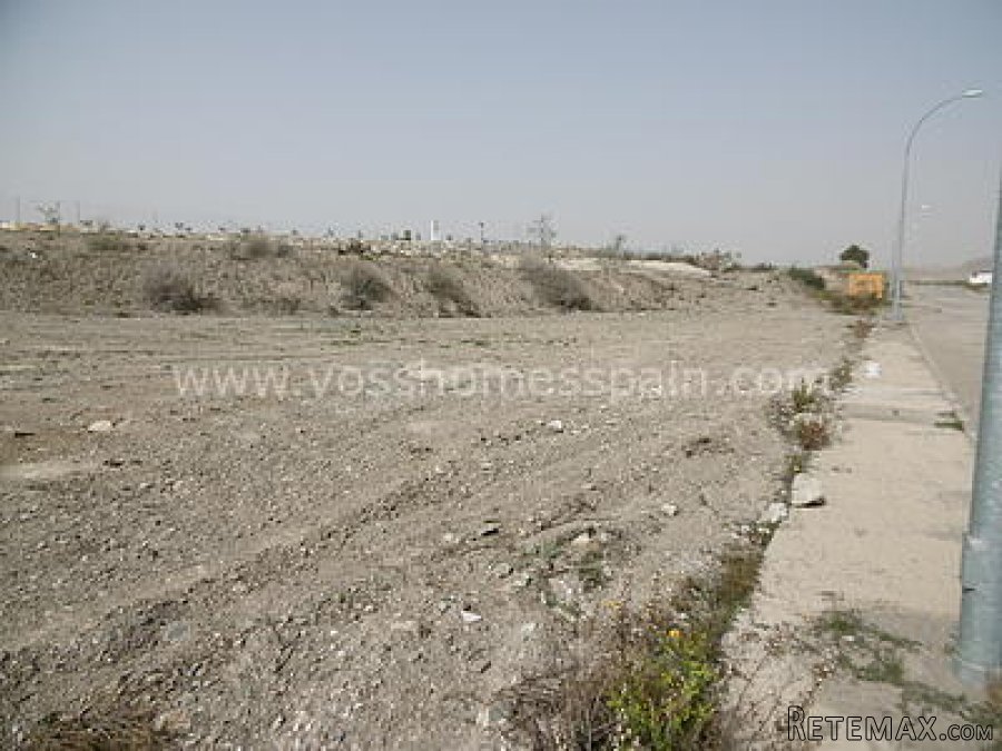 Two large plots of 801m2 = 50,000 and 550m2 = 40,000 or y.. - 4