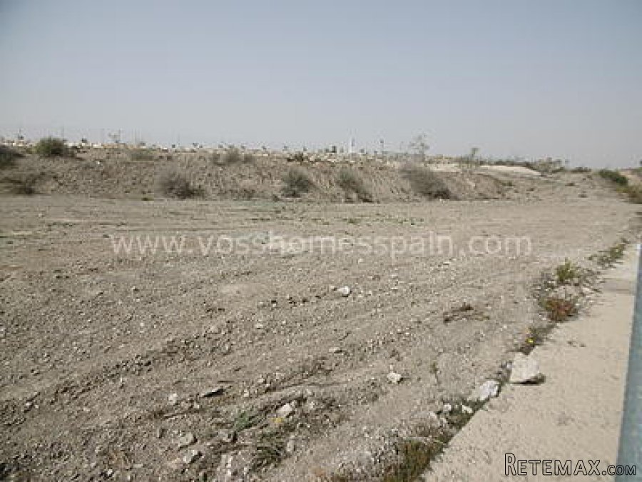 Two large plots of 801m2 = 50,000 and 550m2 = 40,000 or y.. - 5