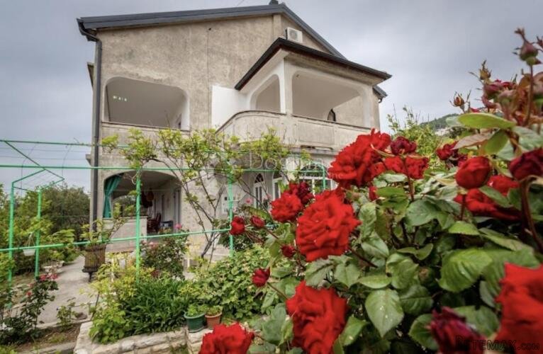 Apartmanska kuća