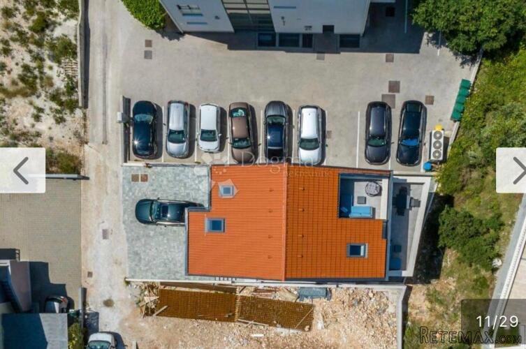 ROGOZNICA- STAN U POTKROVLJU S TOP POGLEDOM