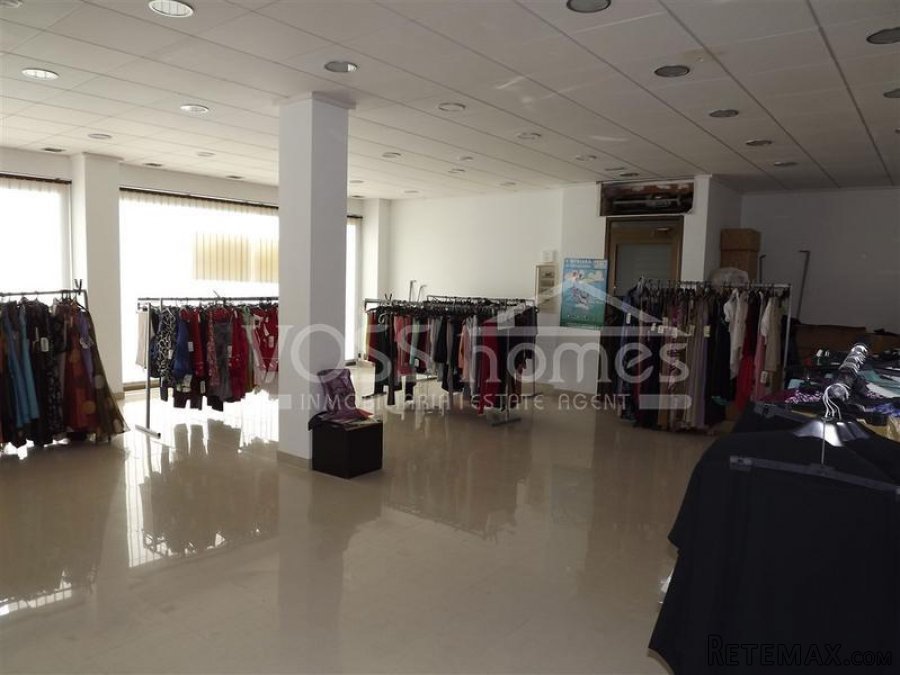 Large comercial unit of 132m2 with a bathroom currently.. - 2