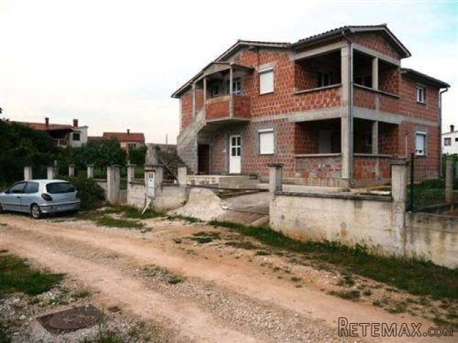 Samostojeća kuća sa 3 stana-PULA-FONDOLE- 200m2 - 3