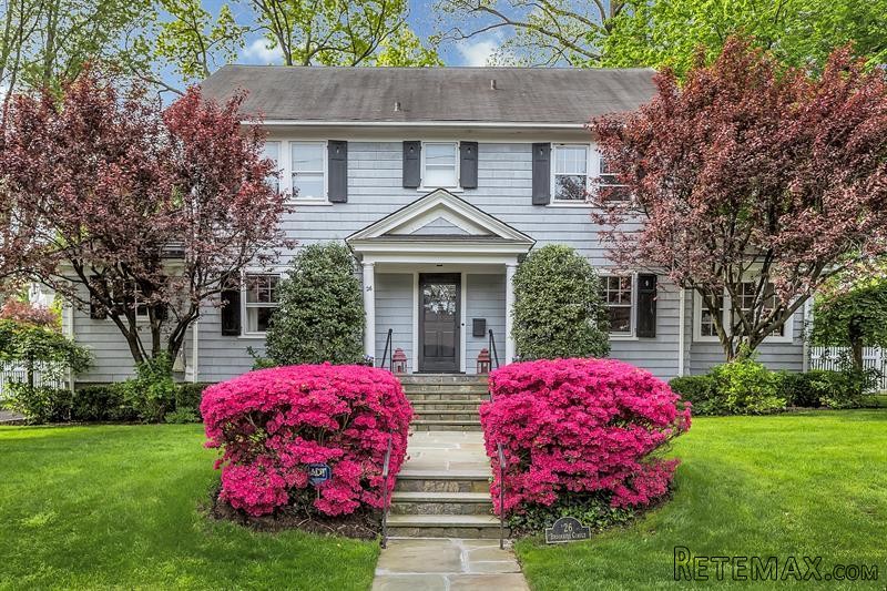 6 bedroom House For Sale: 26 Brookside..