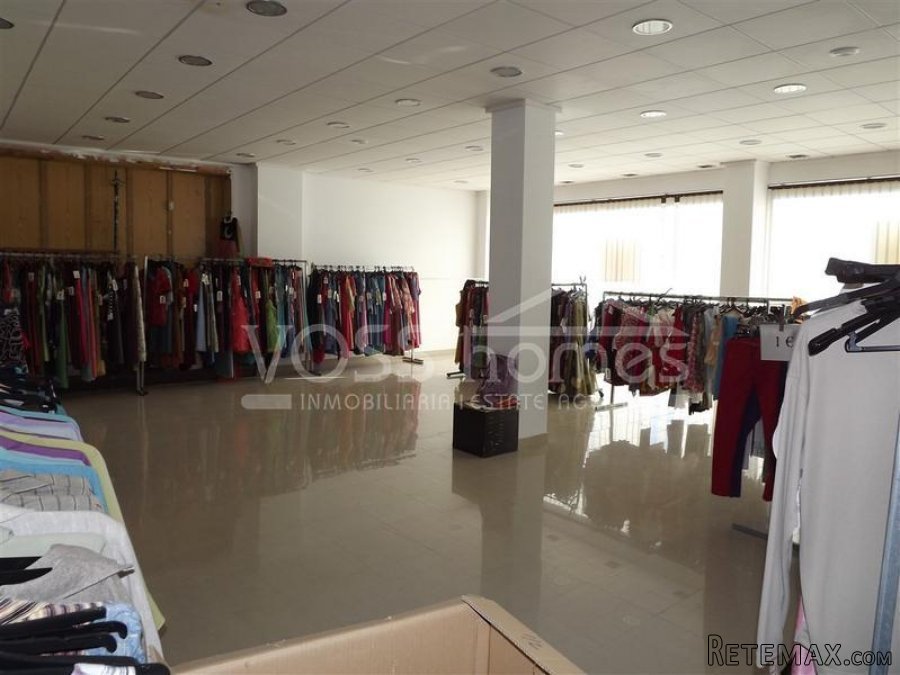 Large comercial unit of 132m2 with a bathroom currently.. - 3