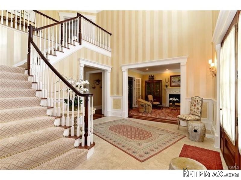 6 bedroom House For Sale: 17 Orchard.. - 2