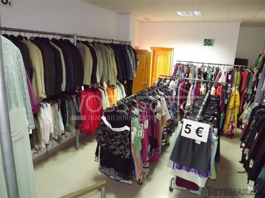 Large comercial unit of 132m2 with a bathroom currently.. - 4