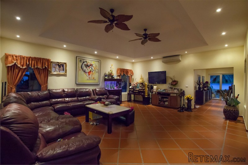 Luxury multi purpose 6 bedroom sea view..
