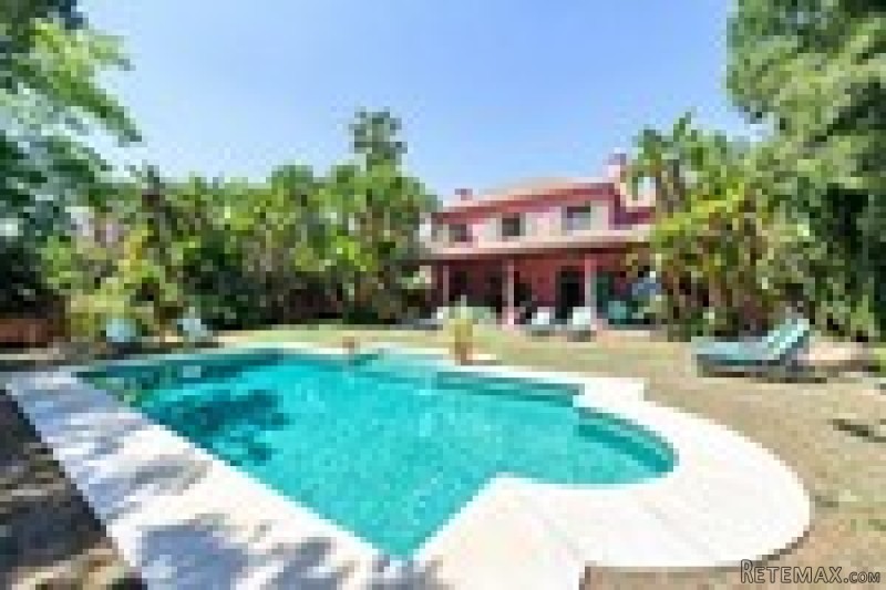 5 Bedrooms - Villa - Malaga - For Sale