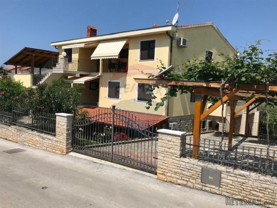 Istra, Pula - kuća 250 m od plaže