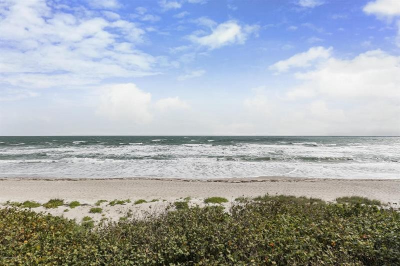 2 bedroom Flat For Sale: 1095 N Highway.. - 2