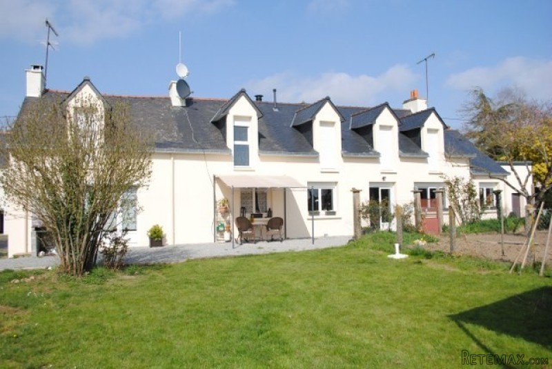 Immaculate, detached, traditional stone..