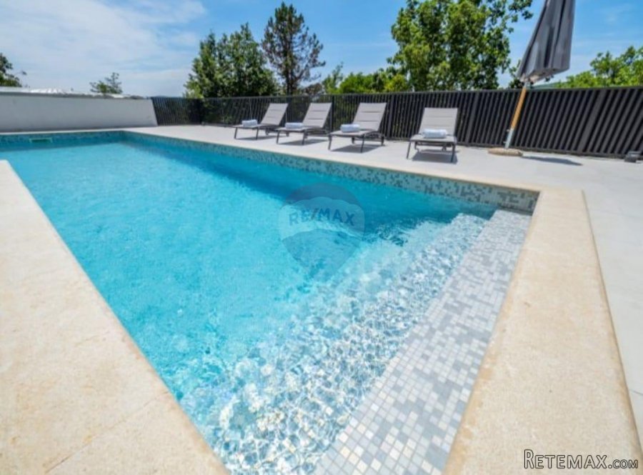 KRK-Villa s bazenom-160m2-500m od mora - 2