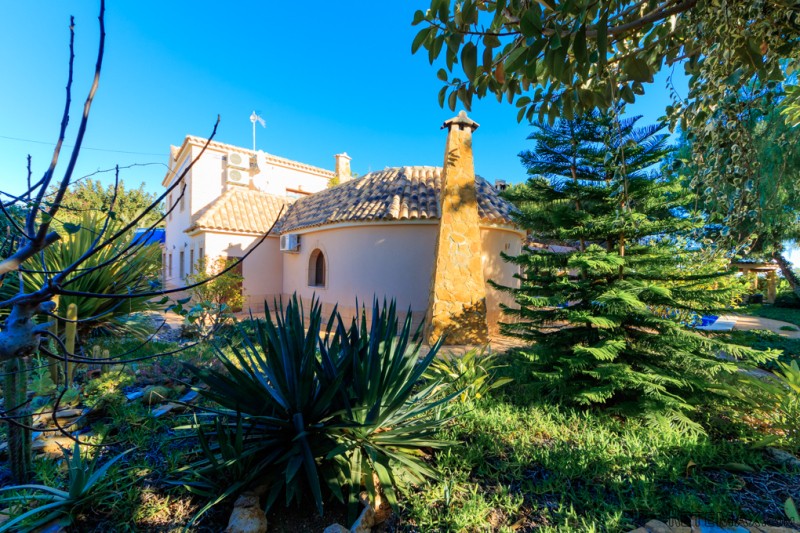 4 Bedrooms - Villa - Alicante - For Sale