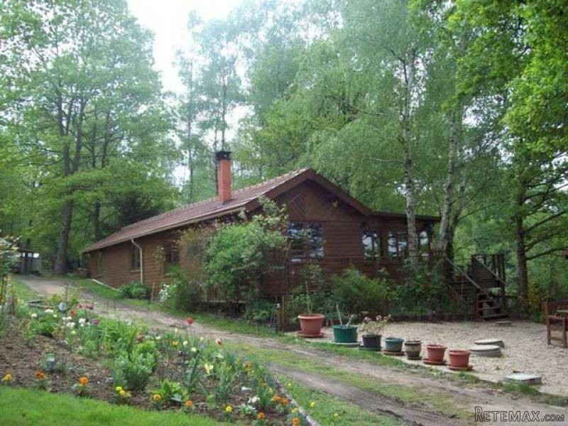 Chalet And Fishing Lakes On 17 Acres Of..