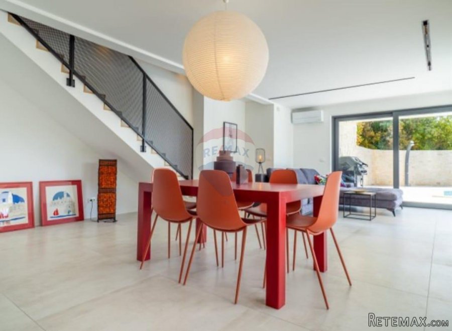 KRK-Villa s bazenom-160m2-500m od mora - 9