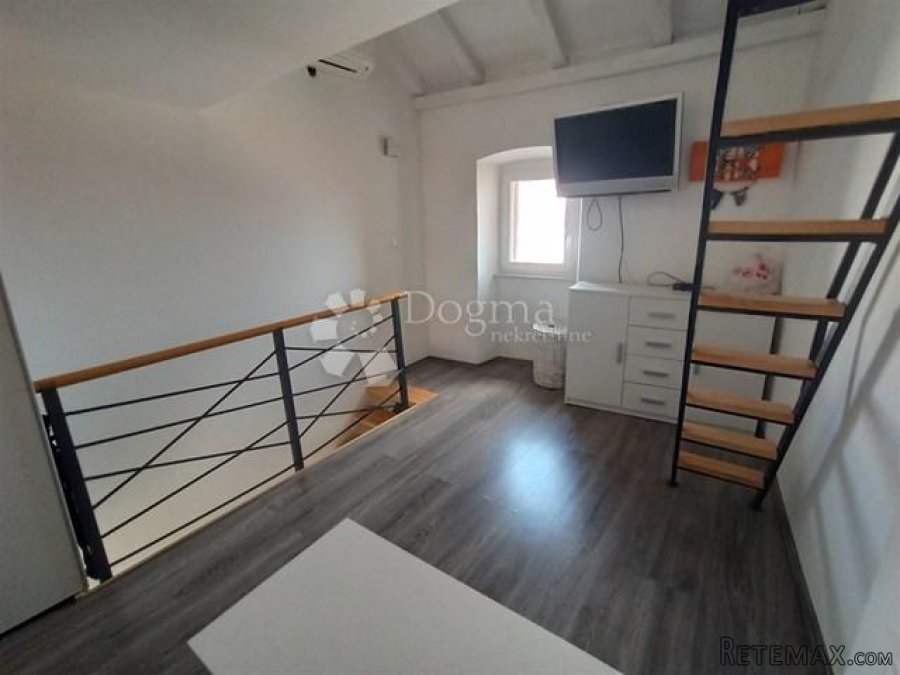 NOVOUREĐENI Apartman Baška stara jezgra - 10