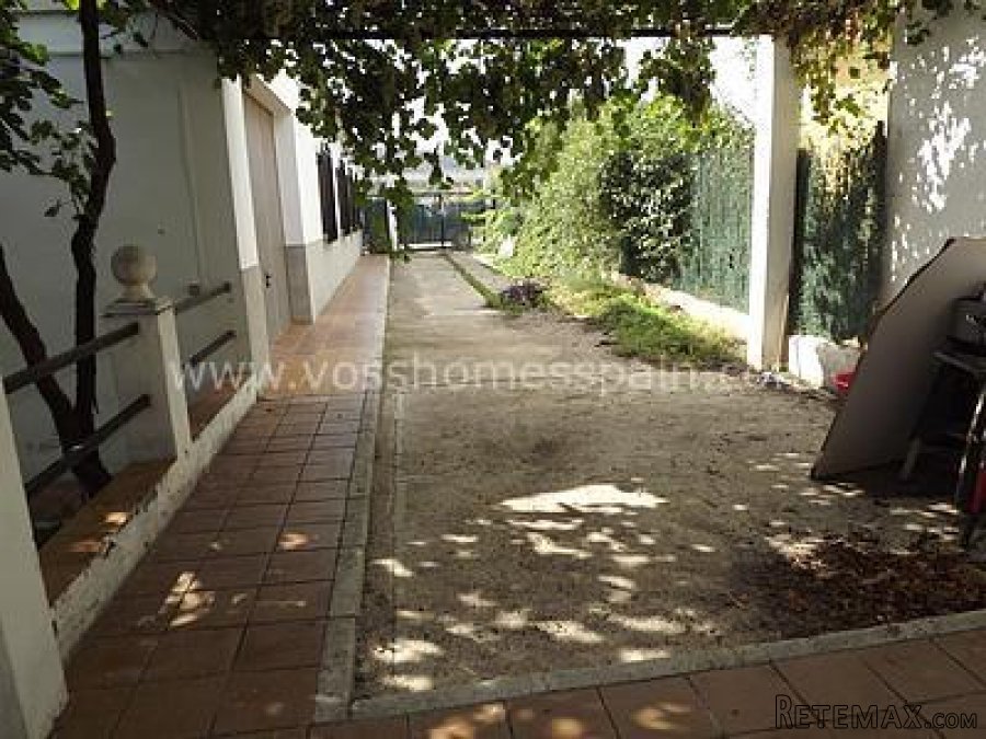 Large country property with 4 bedrooms and 2 bathrooms in.. - 2