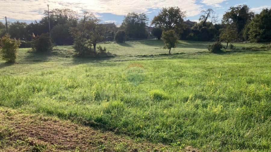 Oprtalj, građevinsko zemljište površine 7136 m2 - 2