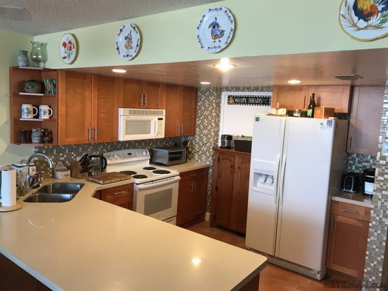 3 bedroom Flat For Sale: 9125 SW 77th.. - 2