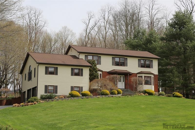 4 bedroom House For Sale: 7 Louis Drive..