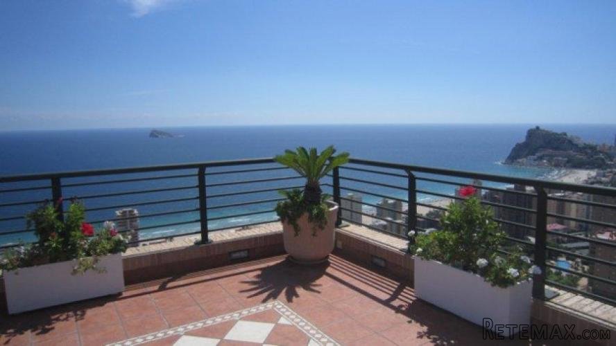 BEAUTIFUL APARTMENT IN BENIDORM WITH FANTASTIC VIEWS AND..