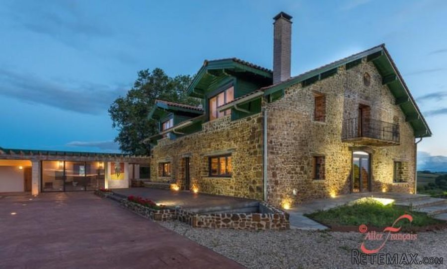 La Bastide Clairence (64) - The "wow" factor. A superb 19th.. - 3
